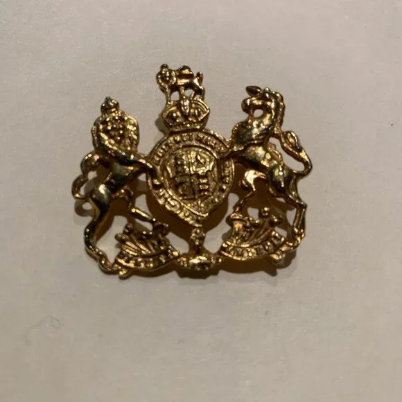 Vintage Shield/Crest Gold Tone Brooch Pin - Picture 4 of 4